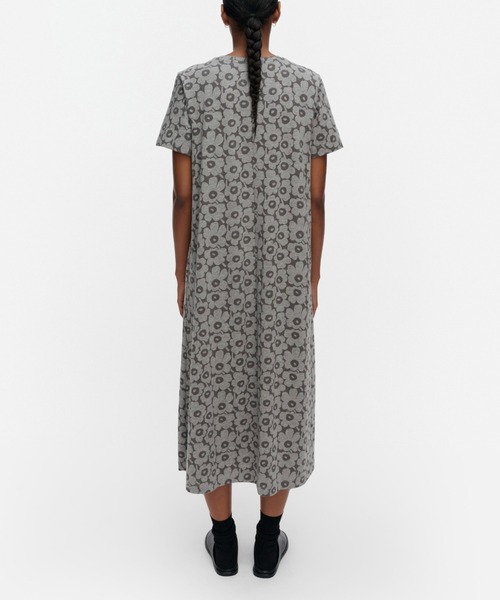 marimekko(マリメッコ)の「Pisteinen Unikko / dress(ワンピース・レディース・ライトグレー・MEDIUM/SMALL/X-SMALL/LARGE)」の5枚目の写真