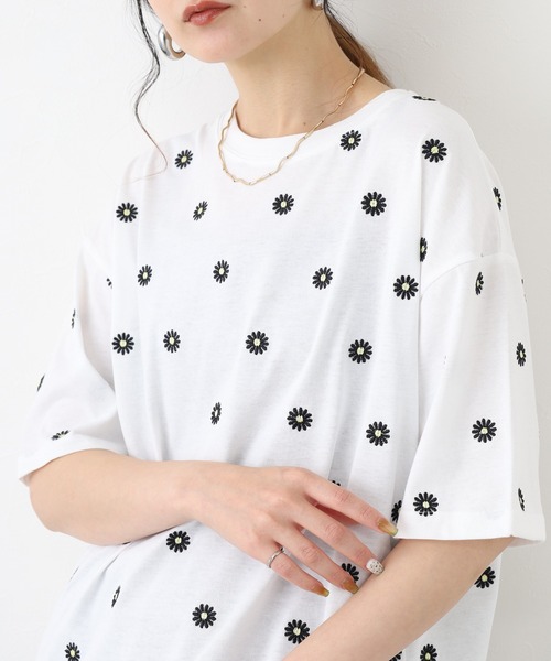 FUNALIVE(ファンアライブ)の「デイジー刺繍Tシャツ 5分袖(Tシャツ/カットソー・レディース・ブラック/オフホワイト・L/M)」の1枚目の写真