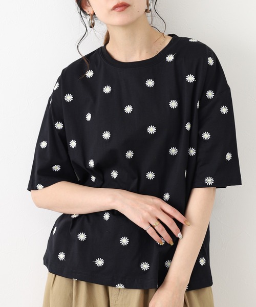 FUNALIVE(ファンアライブ)の「デイジー刺繍Tシャツ 5分袖(Tシャツ/カットソー・レディース・ブラック/オフホワイト・L/M)」の2枚目の写真