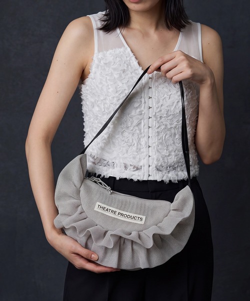 THEATRE PRODUCTS(シアタープロダクツ)の「【THEATRE PRODUCTS】メッシュフリルラウンドショルダーバッグ Mサイズ SPD(ショルダーバッグ・レディース・グレー/ブルー/ブラック/ベージュ/ネイビー・FREE)」の2枚目の写真