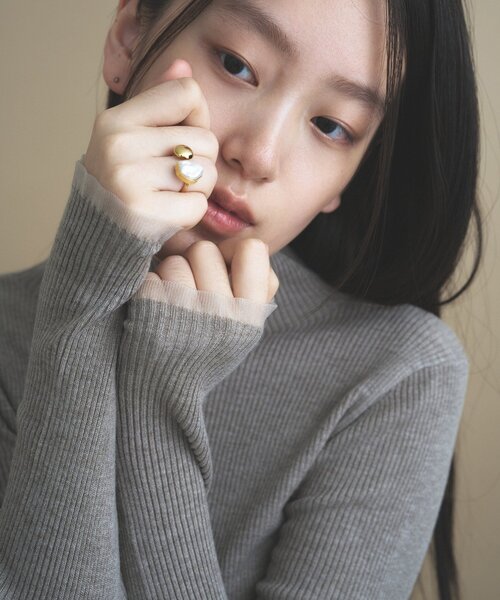 cloenc(クロエンス)の「【WEB限定カラーあり】Relaxy Rich シルクカシミヤ混 モックネック ニット(ニット/セーター・レディース・サックスブルー/ピンク/ワインレッド/ベージュ系その他7/ライトグレー系8/ブラウン系8/オリーブ/ネイビー/ライトイエロー系・02)」の16枚目の写真