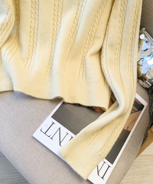 LUCPY(ラクピー)の「ワンポイント刺繍 ケーブル編みポロニットプルオーバー(その他トップス・レディース・ホワイト・FREE)」の4枚目の写真
