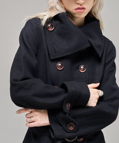 WHO'S WHO gallery(フーズフーギャラリー)の「【26AW LOOK掲載品番】ワイドカラーベルテッドPコート(ピーコート・レディース・ネイビー/ブラック/グレー/カーキ・FREE)」の19枚目の写真