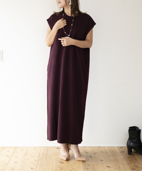 JOCOSA(ジョコサ)の「ウールニット バックスリット ロングワンピース(ワンピース・レディース・ワインレッド/グレー/チャコール・FREE)」の1枚目の写真