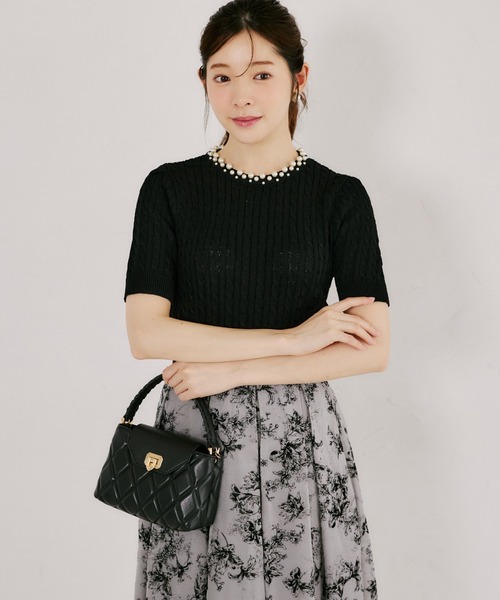 tocco closet（トッコ　クローゼット）の「【ZOZO限定】ネックパール装飾半袖シアーニットトップス（ニット/セーター・レディース・ブラック/ホワイト・M）」の4枚目の写真