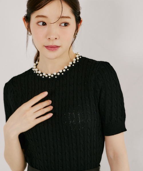 tocco closet（トッコ　クローゼット）の「【ZOZO限定】ネックパール装飾半袖シアーニットトップス（ニット/セーター・レディース・ブラック/ホワイト・M）」の6枚目の写真
