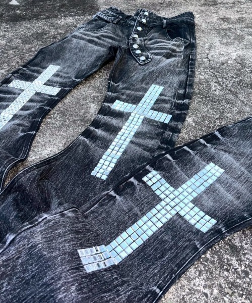 Never mind the XU / Chikashitsu+(ネバーマインド ザ エックスユー / チカシツプラス)の「【BABY09】cross studs flare denim pants / 【ベイビーナイン】クロススタッズフレアデニムパンツ(デニムパンツ・レディース・ブラック・M/S)」の20枚目の写真