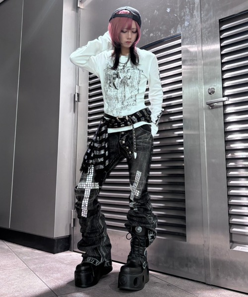Never mind the XU / Chikashitsu+(ネバーマインド ザ エックスユー / チカシツプラス)の「【BABY09】cross studs flare denim pants / 【ベイビーナイン】クロススタッズフレアデニムパンツ(デニムパンツ・レディース・ブラック・M/S)」の15枚目の写真