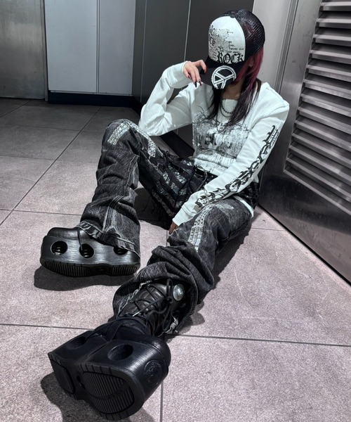 Never mind the XU / Chikashitsu+(ネバーマインド ザ エックスユー / チカシツプラス)の「【BABY09】cross studs flare denim pants / 【ベイビーナイン】クロススタッズフレアデニムパンツ(デニムパンツ・レディース・ブラック・M/S)」の14枚目の写真
