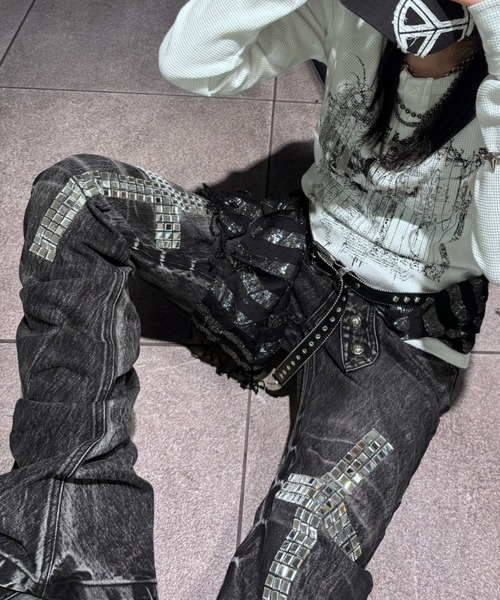 Never mind the XU / Chikashitsu+(ネバーマインド ザ エックスユー / チカシツプラス)の「【BABY09】cross studs flare denim pants / 【ベイビーナイン】クロススタッズフレアデニムパンツ(デニムパンツ・レディース・ブラック・M/S)」の13枚目の写真