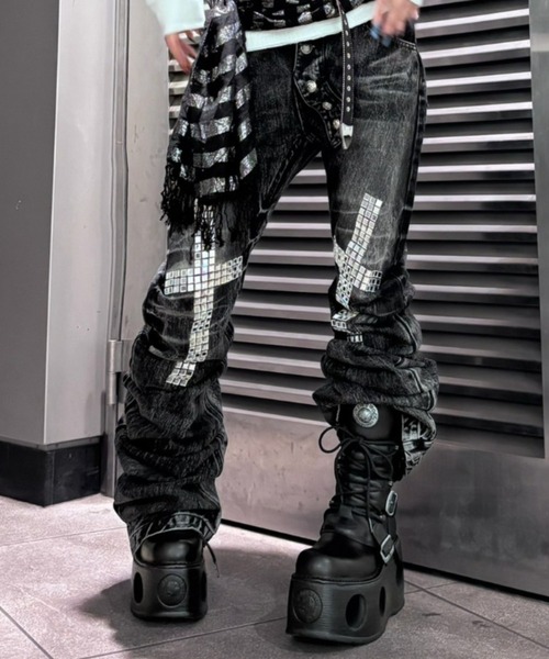 Never mind the XU / Chikashitsu+(ネバーマインド ザ エックスユー / チカシツプラス)の「【BABY09】cross studs flare denim pants / 【ベイビーナイン】クロススタッズフレアデニムパンツ(デニムパンツ・レディース・ブラック・M/S)」の10枚目の写真
