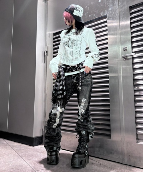Never mind the XU / Chikashitsu+(ネバーマインド ザ エックスユー / チカシツプラス)の「【BABY09】cross studs flare denim pants / 【ベイビーナイン】クロススタッズフレアデニムパンツ(デニムパンツ・レディース・ブラック・M/S)」の16枚目の写真