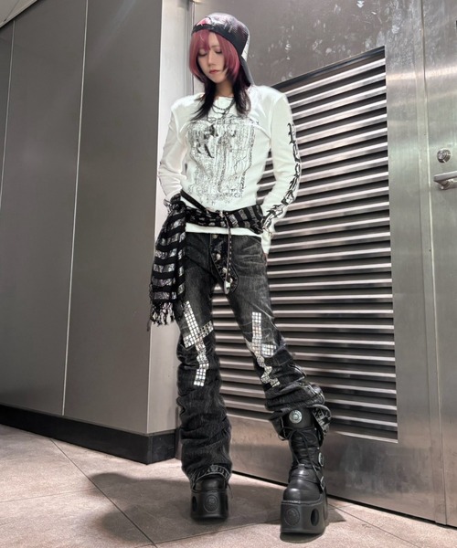Never mind the XU / Chikashitsu+(ネバーマインド ザ エックスユー / チカシツプラス)の「【BABY09】cross studs flare denim pants / 【ベイビーナイン】クロススタッズフレアデニムパンツ(デニムパンツ・レディース・ブラック・M/S)」の17枚目の写真