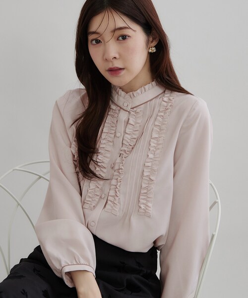 couture brooch（クチュールブローチ）の「【フリル使いが華やか】ピンタック ブラウス（シャツ/ブラウス・レディース・アイボリー/ブラック系/ベビーピンク・38/36/42/40）」の3枚目の写真