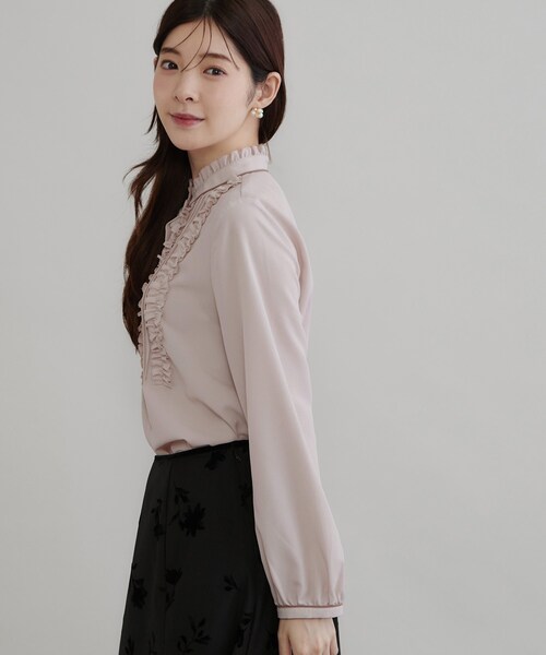 couture brooch（クチュールブローチ）の「【フリル使いが華やか】ピンタック ブラウス（シャツ/ブラウス・レディース・アイボリー/ブラック系/ベビーピンク・38/36/42/40）」の11枚目の写真