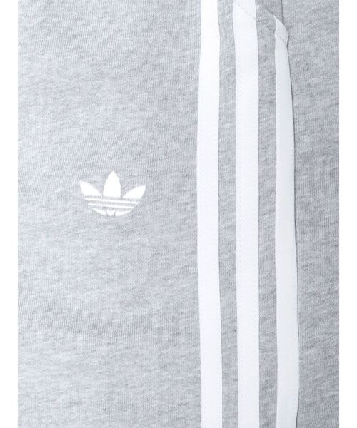 Now me. by NYLON JAPAN（ナウミーバイナイロンジャパン）の「【adidas】GRAPHIC LOOSE SWEAT PANTS（スウェットパンツ・レディース・グレー・SMALL/MEDIUM/LARGE）」の7枚目の写真