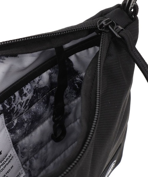 Mammut（マムート）の「MAMMUT/マムート Xeron 2.0 Sacoche JE エクセロン 2.0 サコッシュ ジャパンエクスクルーシブ デイリー アウトドア フェス コンパクト メンズ レディース 2026秋冬（ショルダーバッグ・メンズ・カーキ/ブラック・ONE SIZE）」の4枚目の写真