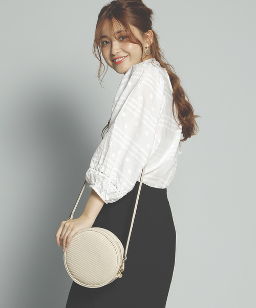 PLAIN CLOTHING(プレーンクロージング)の「ラウンドミニショルダーバッグ【PLAIN CLOTHING】(ショルダーバッグ・レディース・アイボリー/ピンクベージュ/ブラック/グレー・FREE)」の2枚目の写真