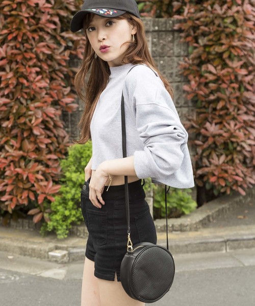 PLAIN CLOTHING(プレーンクロージング)の「ラウンドミニショルダーバッグ【PLAIN CLOTHING】(ショルダーバッグ・レディース・アイボリー/ピンクベージュ/ブラック/グレー・FREE)」の3枚目の写真
