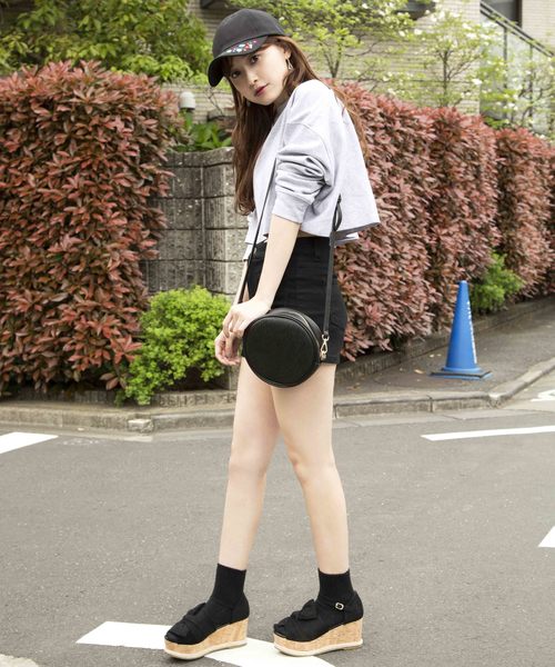 PLAIN CLOTHING(プレーンクロージング)の「ラウンドミニショルダーバッグ【PLAIN CLOTHING】(ショルダーバッグ・レディース・アイボリー/ピンクベージュ/ブラック/グレー・FREE)」の14枚目の写真