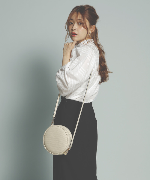 PLAIN CLOTHING(プレーンクロージング)の「ラウンドミニショルダーバッグ【PLAIN CLOTHING】(ショルダーバッグ・レディース・アイボリー/ピンクベージュ/ブラック/グレー・FREE)」の11枚目の写真