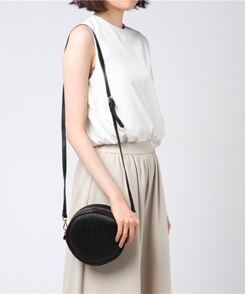 PLAIN CLOTHING(プレーンクロージング)の「ラウンドミニショルダーバッグ【PLAIN CLOTHING】(ショルダーバッグ・レディース・アイボリー/ピンクベージュ/ブラック/グレー・FREE)」の19枚目の写真
