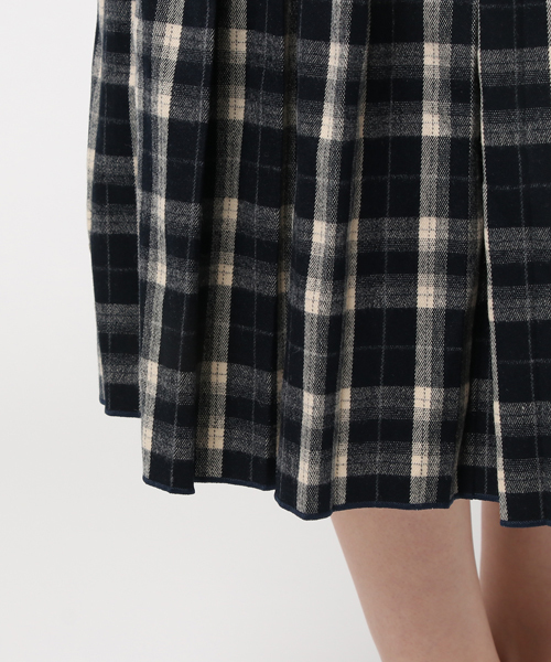 POU DOU DOU（プードゥドゥ）の「チェックキルト風プリーツスカート（スカート・レディース・レッド/ブラウン/ネイビー・3）」の8枚目の写真