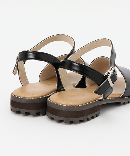 ikka（イッカ）の「フラットプレーンサンダル（サンダル・レディース・シルバー/ブラック・LARGE/MEDIUM）」の9枚目の写真