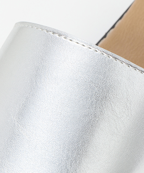 ikka（イッカ）の「フラットプレーンサンダル（サンダル・レディース・シルバー/ブラック・LARGE/MEDIUM）」の12枚目の写真