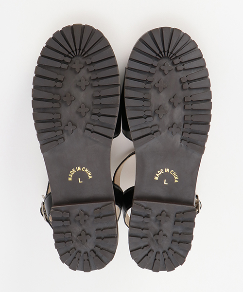 ikka（イッカ）の「フラットプレーンサンダル（サンダル・レディース・シルバー/ブラック・LARGE/MEDIUM）」の5枚目の写真