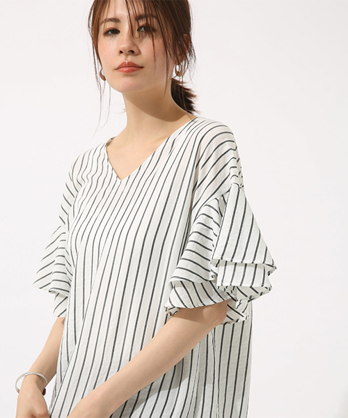 AZUL by moussy（アズールバイマウジー）の「バックリボンフリルBL（Tシャツ/カットソー・レディース・ホワイト系その他/ブラック/ダークネイビー/オフホワイト・MEDIUM/SMALL）」の3枚目の写真