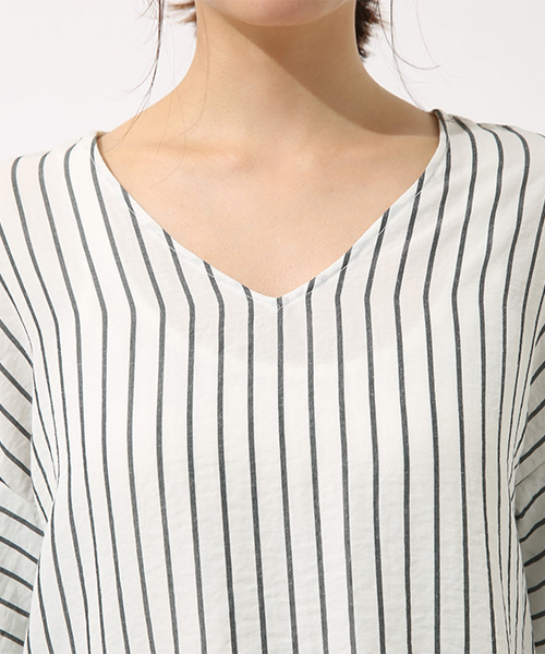 AZUL by moussy（アズールバイマウジー）の「バックリボンフリルBL（Tシャツ/カットソー・レディース・ホワイト系その他/ブラック/ダークネイビー/オフホワイト・MEDIUM/SMALL）」の12枚目の写真