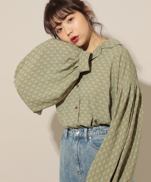 apres jour（アプレジュール）の「アソート袖ボリューム開襟シャツ【ZOZOTOWN限定アイテム】（シャツ/ブラウス・レディース・ベージュ/ライトグリーン/サックスブルー/マスタード/ライトブルー/ピンク/アイボリー/ダークブルー・フリー）」の4枚目の写真