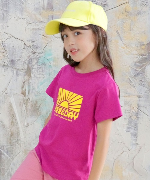 Bee des Bee(ビーデスビー)の「半袖プリントTシャツ(Tシャツ/カットソー・キッズ・ホワイト/ブラック/グレー/チャコール/ミント/ダークグリーン/グリーン/レッド/サックスブルー/ブラウン/イエロー/ネイビー/パープル/エメラルド/グリーン系その他/杢グレー/オレンジ/カーキ/ブラック系その他/ホワイト系その他/ワイン/ライトイエロー/グリーン系その他2/ベージュ・110cm/100cm/120cm/130cm/140cm/150cm)」の19枚目の写真