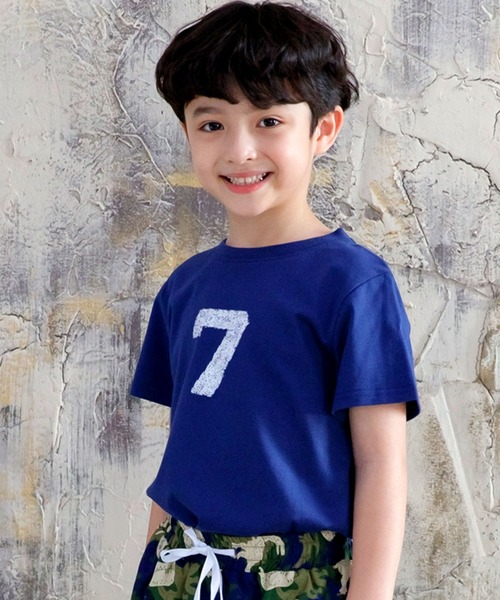 Bee des Bee(ビーデスビー)の「半袖プリントTシャツ(Tシャツ/カットソー・キッズ・ホワイト/ブラック/グレー/チャコール/ミント/ダークグリーン/グリーン/レッド/サックスブルー/ブラウン/イエロー/ネイビー/パープル/エメラルド/グリーン系その他/杢グレー/オレンジ/カーキ/ブラック系その他/ホワイト系その他/ワイン/ライトイエロー/グリーン系その他2/ベージュ・110cm/100cm/120cm/130cm/140cm/150cm)」の1枚目の写真