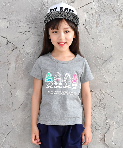 Bee des Bee(ビーデスビー)の「半袖プリントTシャツ(Tシャツ/カットソー・キッズ・ホワイト/ブラック/グレー/チャコール/ミント/ダークグリーン/グリーン/レッド/サックスブルー/ブラウン/イエロー/ネイビー/パープル/エメラルド/グリーン系その他/杢グレー/オレンジ/カーキ/ブラック系その他/ホワイト系その他/ワイン/ライトイエロー/グリーン系その他2/ベージュ・110cm/100cm/120cm/130cm/140cm/150cm)」の6枚目の写真