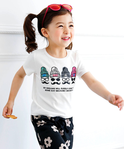 Bee des Bee(ビーデスビー)の「半袖プリントTシャツ(Tシャツ/カットソー・キッズ・ホワイト/ブラック/グレー/チャコール/ミント/ダークグリーン/グリーン/レッド/サックスブルー/ブラウン/イエロー/ネイビー/パープル/エメラルド/グリーン系その他/杢グレー/オレンジ/カーキ/ブラック系その他/ホワイト系その他/ワイン/ライトイエロー/グリーン系その他2/ベージュ・110cm/100cm/120cm/130cm/140cm/150cm)」の2枚目の写真