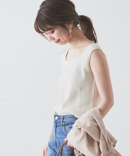 natural couture（ナチュラルクチュール）の「ワッフルスクエアタンク（タンクトップ・レディース・ブラック/ブラウン/レッド/オフホワイト・FREE）」の16枚目の写真