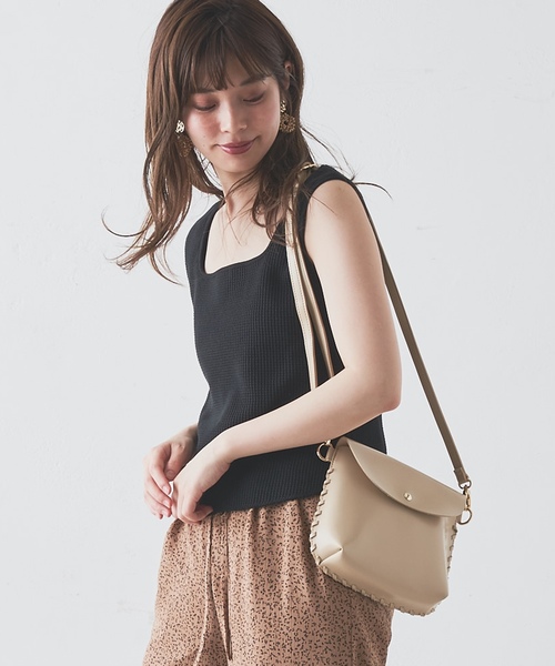 natural couture（ナチュラルクチュール）の「ワッフルスクエアタンク（タンクトップ・レディース・ブラック/ブラウン/レッド/オフホワイト・FREE）」の9枚目の写真