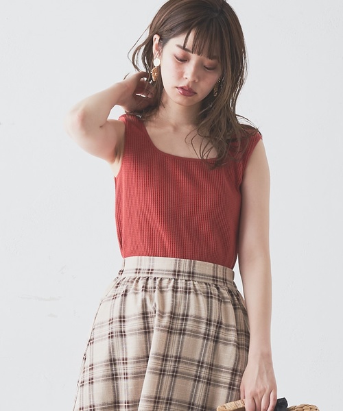 natural couture（ナチュラルクチュール）の「ワッフルスクエアタンク（タンクトップ・レディース・ブラック/ブラウン/レッド/オフホワイト・FREE）」の22枚目の写真
