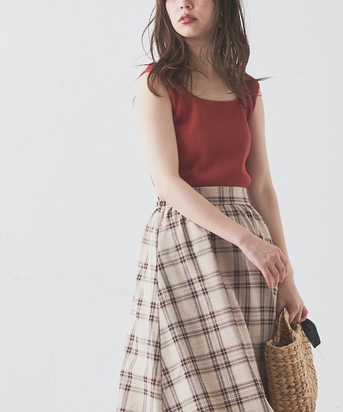 natural couture（ナチュラルクチュール）の「ワッフルスクエアタンク（タンクトップ・レディース・ブラック/ブラウン/レッド/オフホワイト・FREE）」の20枚目の写真