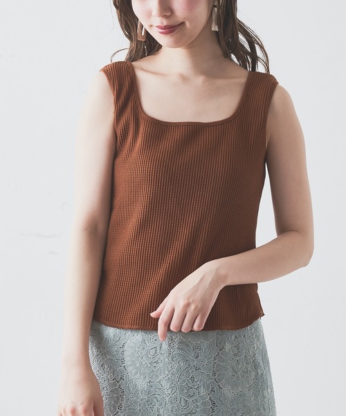 natural couture（ナチュラルクチュール）の「ワッフルスクエアタンク（タンクトップ・レディース・ブラック/ブラウン/レッド/オフホワイト・FREE）」の15枚目の写真