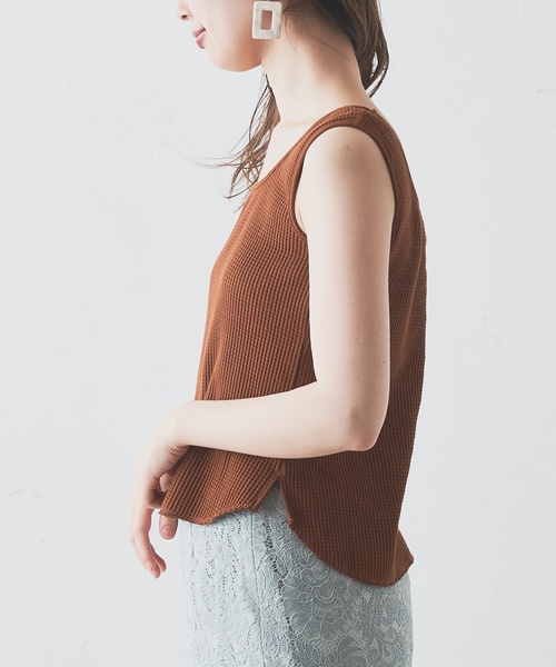 natural couture（ナチュラルクチュール）の「ワッフルスクエアタンク（タンクトップ・レディース・ブラック/ブラウン/レッド/オフホワイト・FREE）」の10枚目の写真