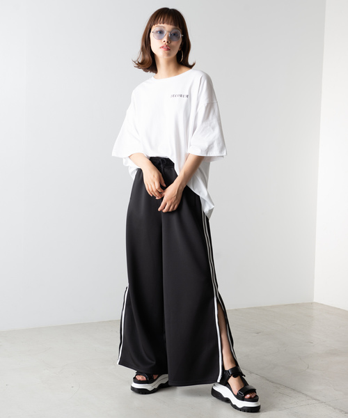 WEGO（ウィゴー）の「WEGO/フラワーバックフォトプリントTシャツ（Tシャツ/カットソー・レディース・ブラック/ベージュ/ホワイト/ピンク・FREE）」の6枚目の写真