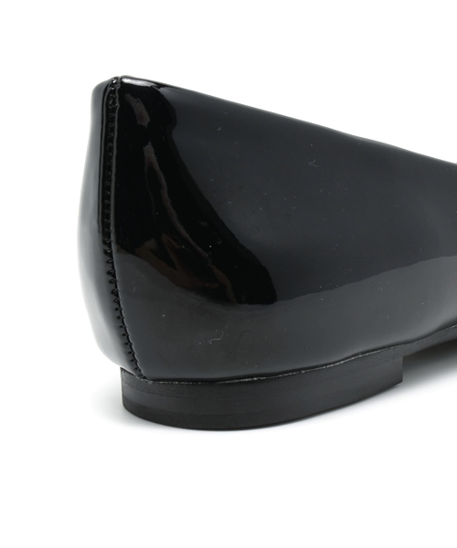 ROSE BUD（ローズバッド）の「B310-27 METAL FRONT PATENT FLAT SHOES（パンプス・レディース・ホワイト/ブラック・36/37/39/38）」の4枚目の写真