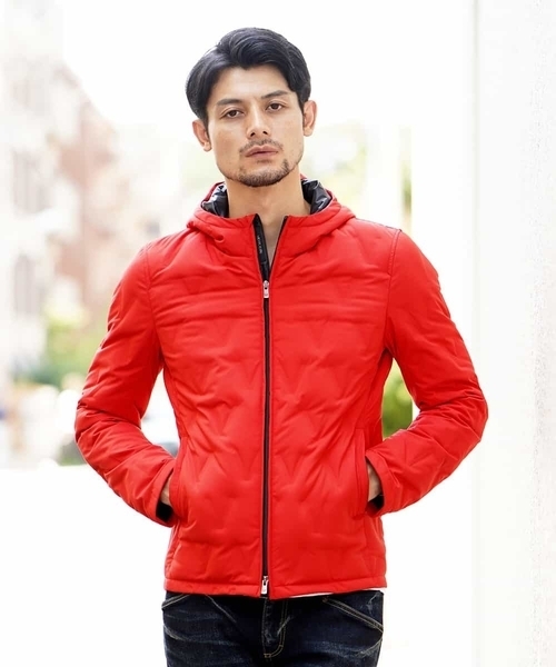 MICHEL KLEIN HOMME (ミッシェルクランオム)の「ダウン(ハーリキンクリンプ)(ダウンジャケット/コート・メンズ・ネイビー/レッド/イエロー・46/48/51)」の17枚目の写真