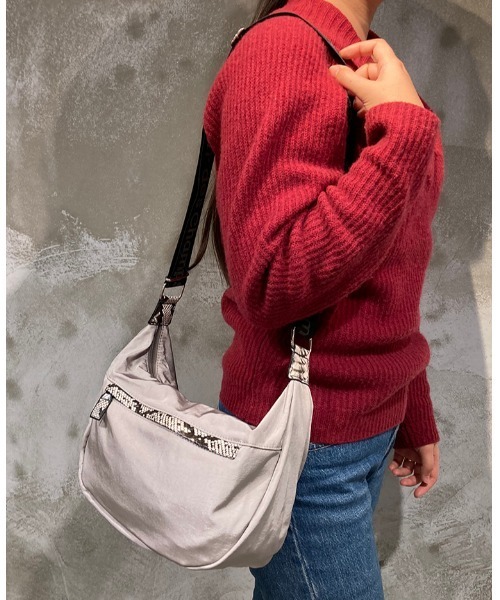 Fleur des Champs（フルールデシャン）の「パイソン 軽量 ショルダーバッグ（ショルダーバッグ・レディース・ブラック/グレー/サックスブルー/ピンク/オレンジ・FREE）」の3枚目の写真