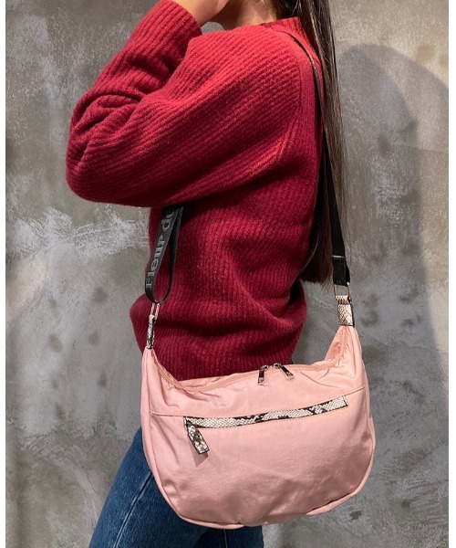 Fleur des Champs（フルールデシャン）の「パイソン 軽量 ショルダーバッグ（ショルダーバッグ・レディース・ブラック/グレー/サックスブルー/ピンク/オレンジ・FREE）」の4枚目の写真
