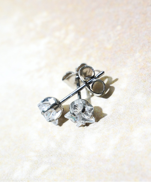 INNOCENT(イノセント)の「ステンレス 6mmジルコニアピアス(ピアス(両耳用)・レディース・ホワイト/ブラック/ホワイト系その他/ブラック系その他/ホワイト系その他2/ブラック系その他2/ホワイト系その他3/ブラック系その他3・FREE)」の4枚目の写真