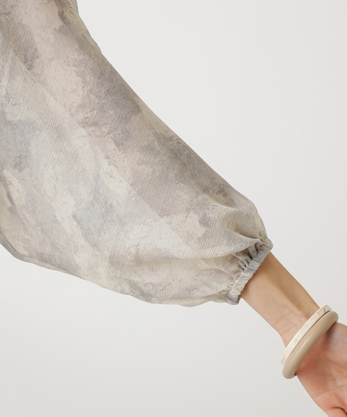 mystic(ミスティック)の「ネックギャザーシフォンブラウス(シャツ/ブラウス・レディース・ベージュ/グレー/グリーン・FREE)」の5枚目の写真